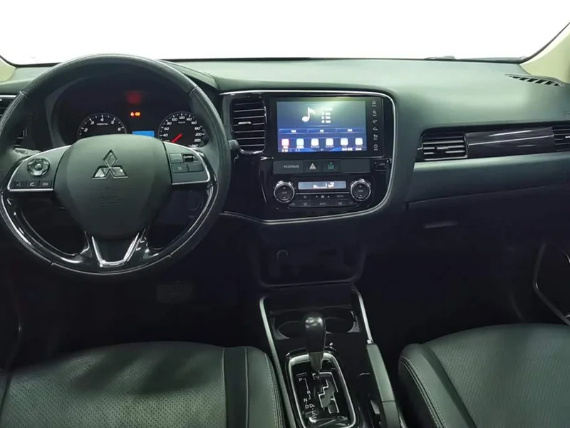 Mitsubishi Outlander — фото 12