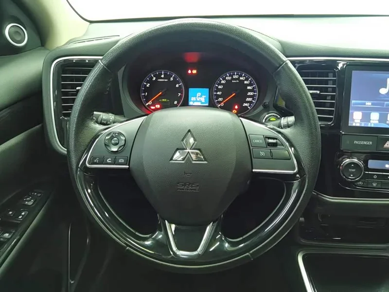 Mitsubishi Outlander — фото 15