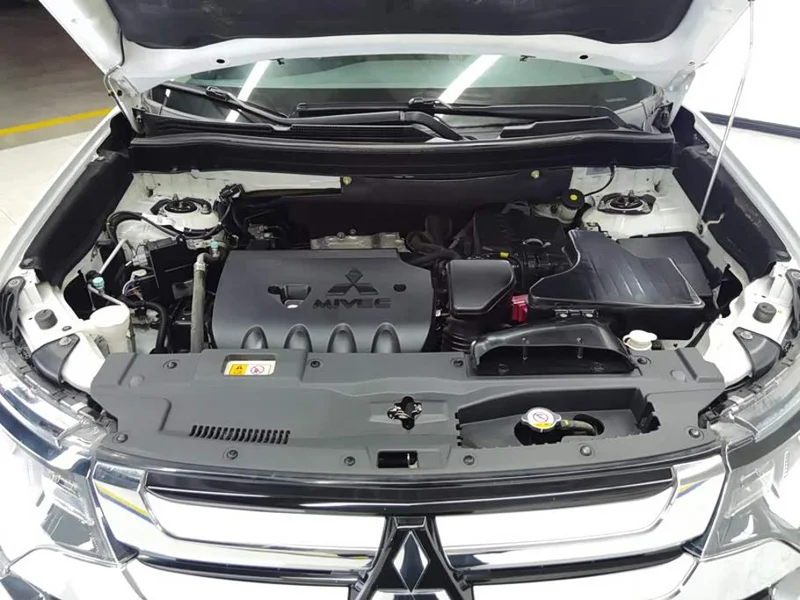 Mitsubishi Outlander — фото 10