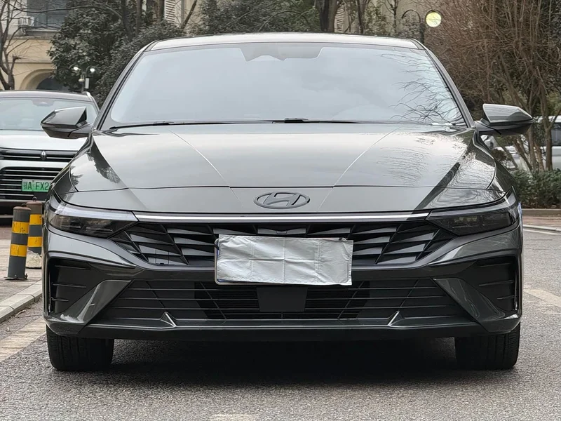 Hyundai Elantra — фото 1