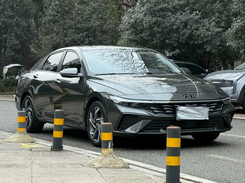 Hyundai Elantra — фото 2