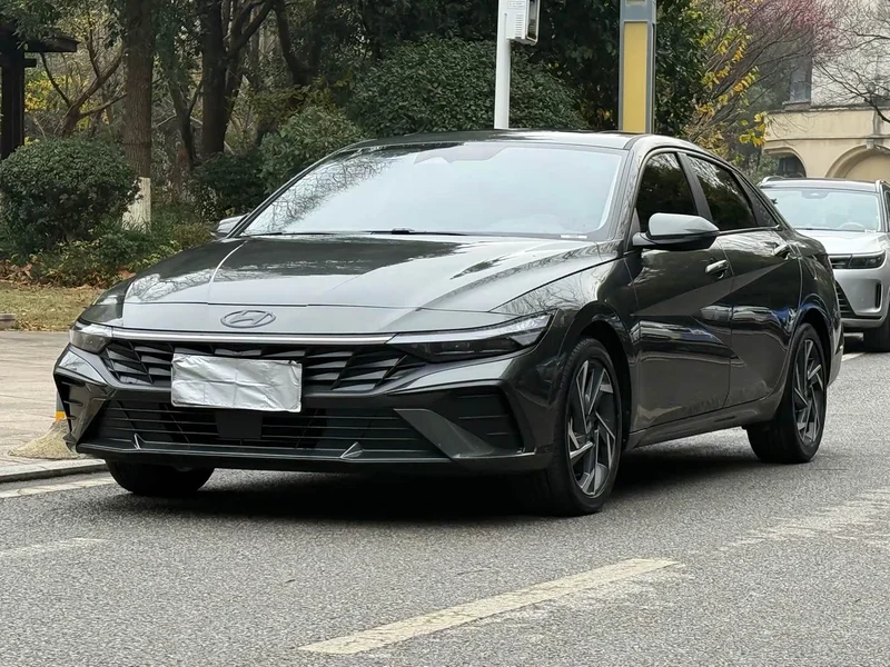 Hyundai Elantra — фото 3