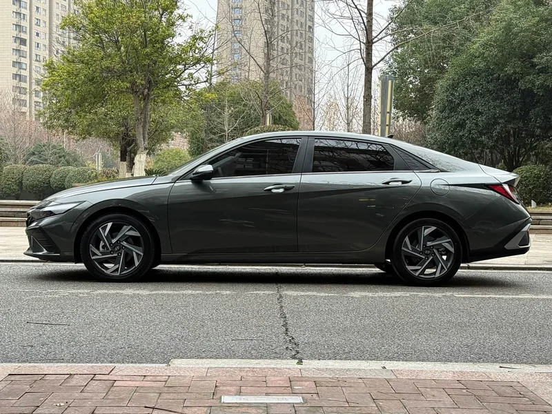 Hyundai Elantra — фото 4