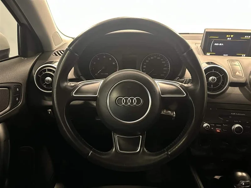 Audi A1 — фото 11