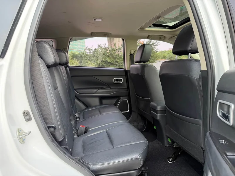 Mitsubishi Outlander — фото 11