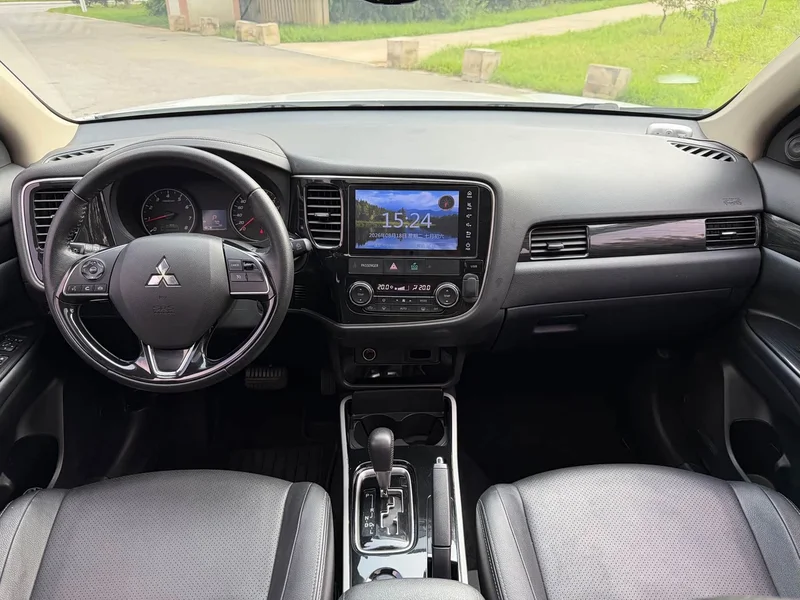 Mitsubishi Outlander — фото 14