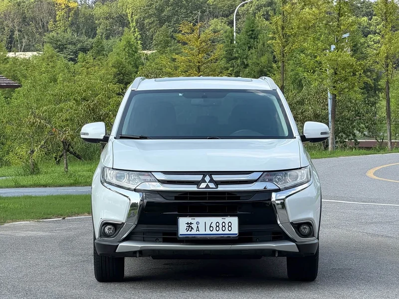 Mitsubishi Outlander — фото 2