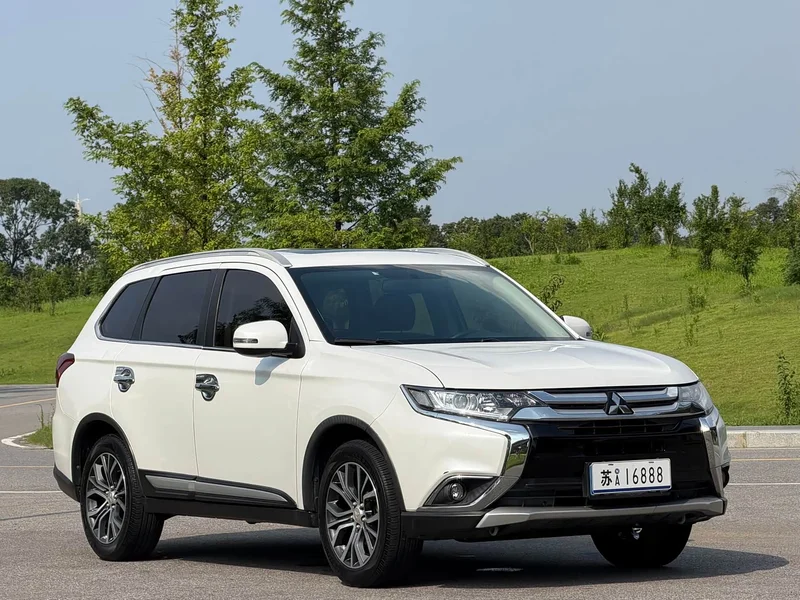 Mitsubishi Outlander — фото 3