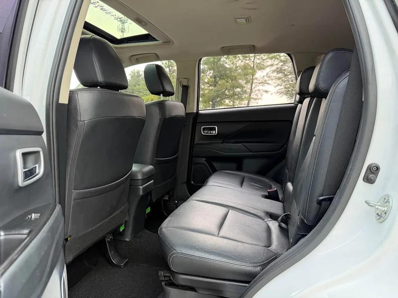 Mitsubishi Outlander — фото 10