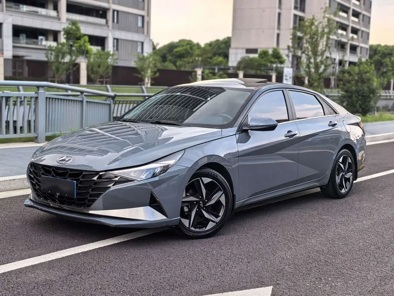 Hyundai Elantra — фото 1
