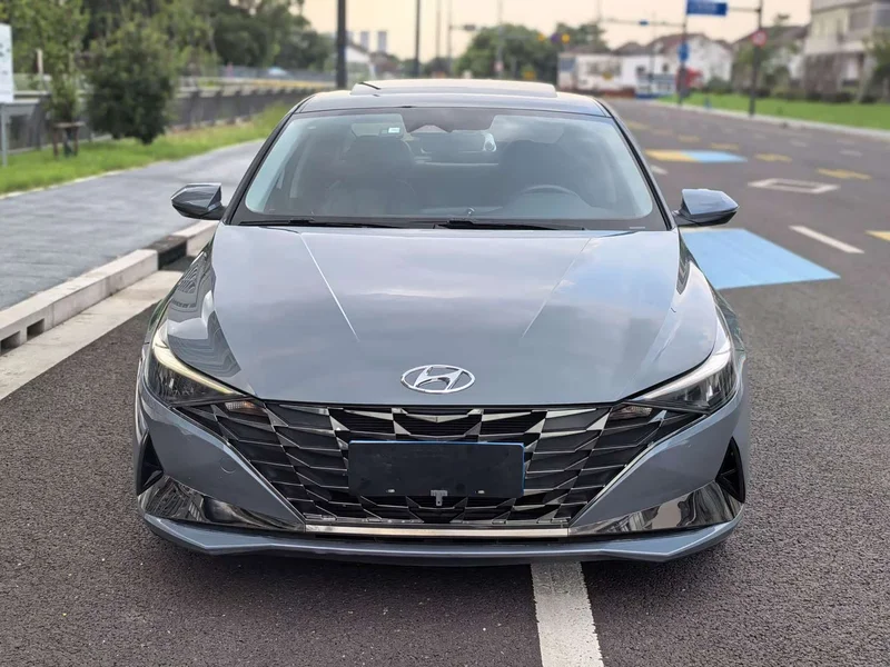 Hyundai Elantra — фото 2