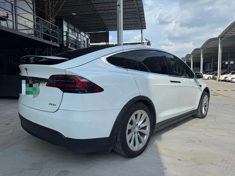 Tesla Model X — фото 2