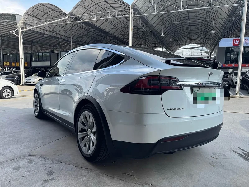 Tesla Model X — фото 3