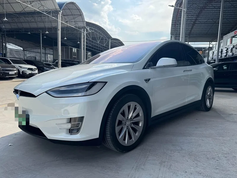 Tesla Model X — фото 4