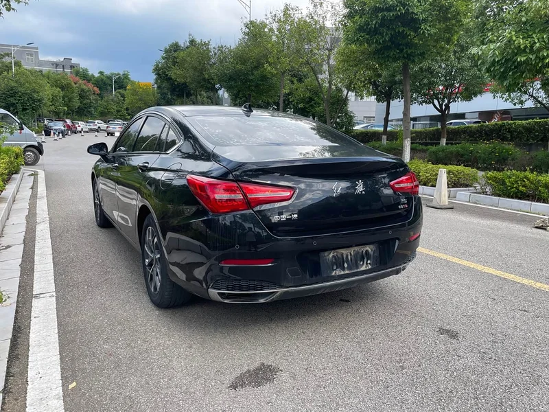 Hongqi H5 — фото 20