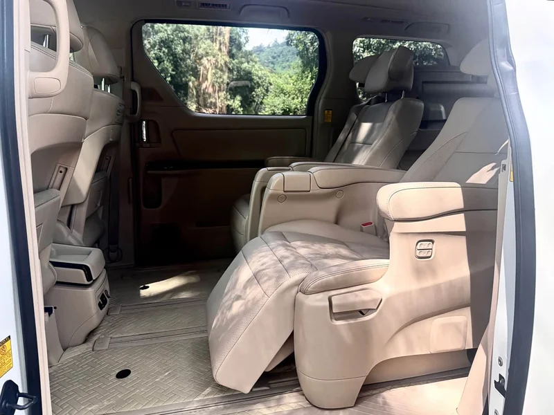 Toyota Alphard — фото 11