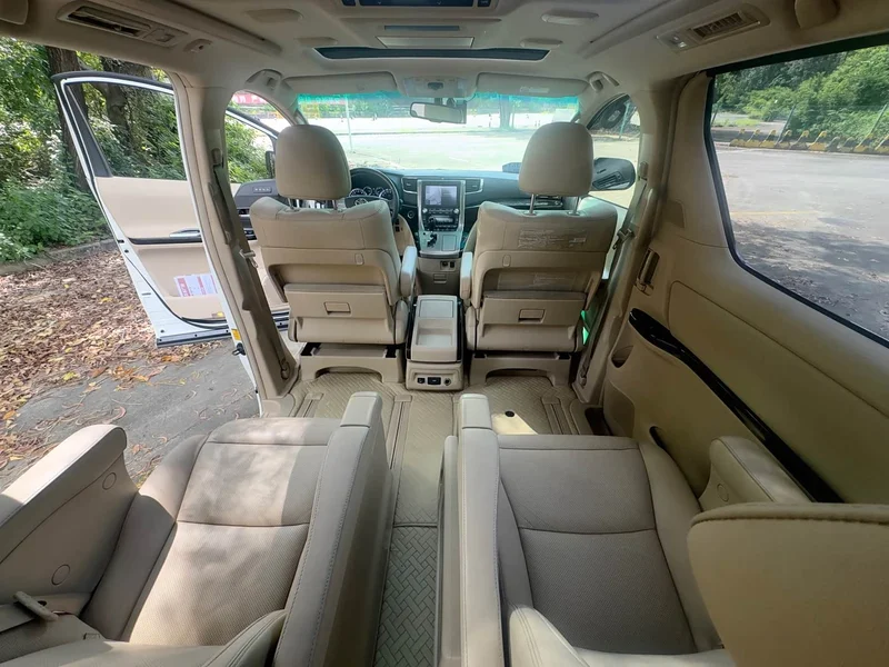 Toyota Alphard — фото 12