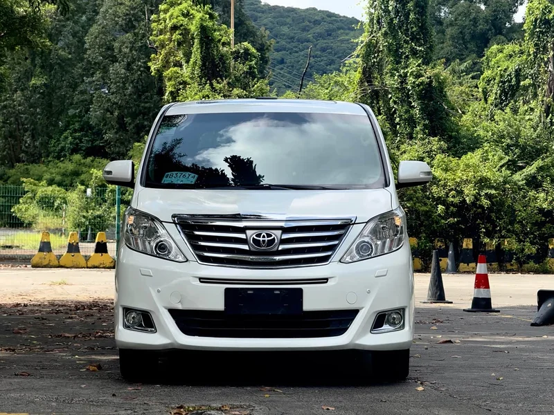 Toyota Alphard — фото 2