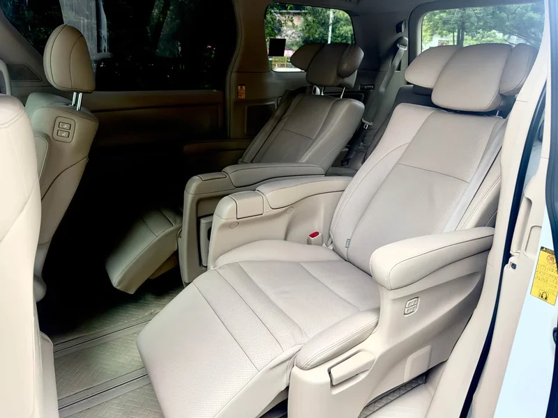 Toyota Alphard — фото 23