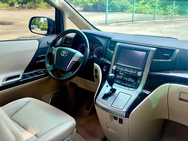Toyota Alphard — фото 25