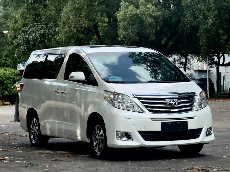 Toyota Alphard — фото 3