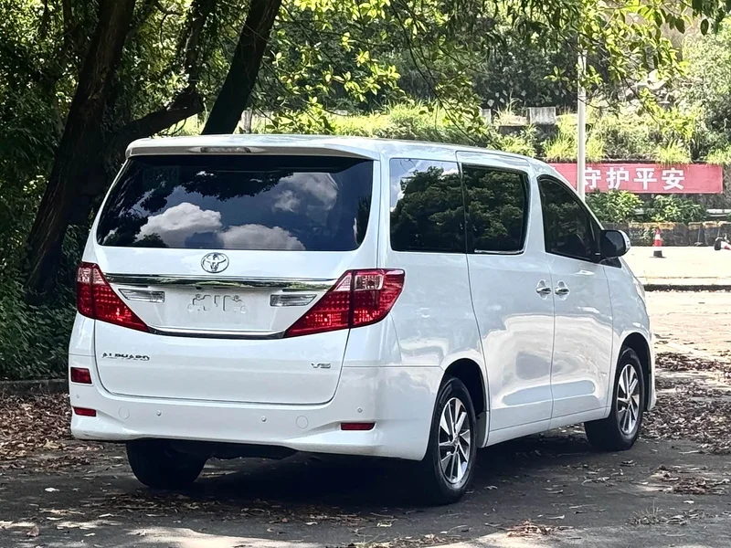 Toyota Alphard — фото 4