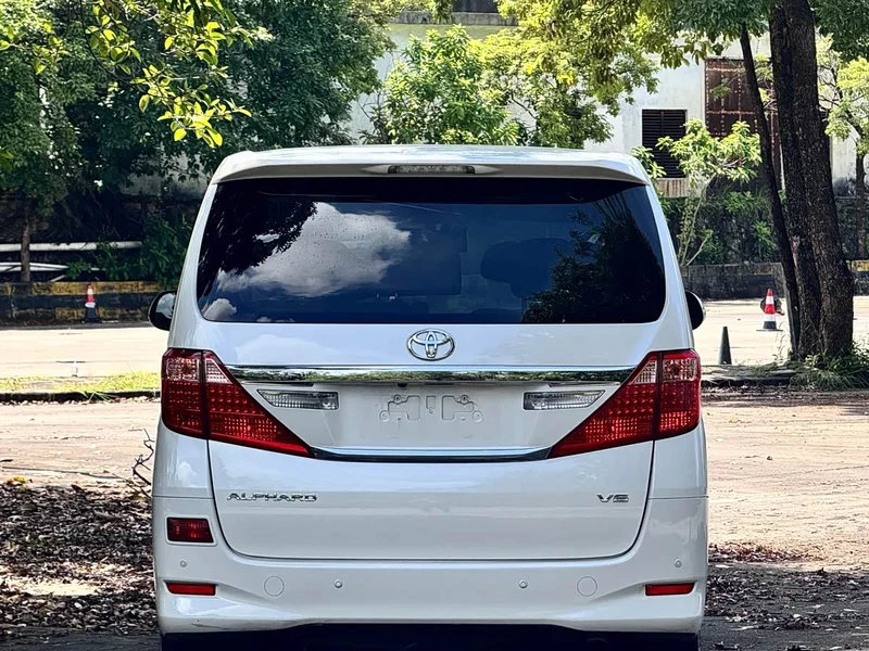 Toyota Alphard — фото 5