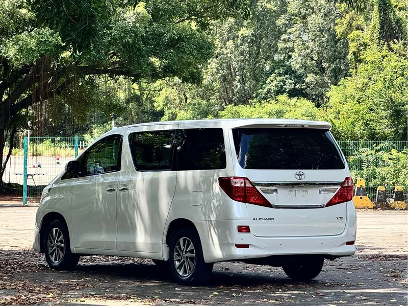 Toyota Alphard — фото 6