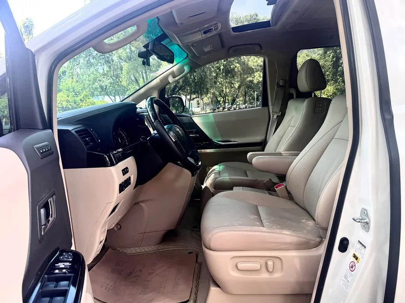 Toyota Alphard — фото 8