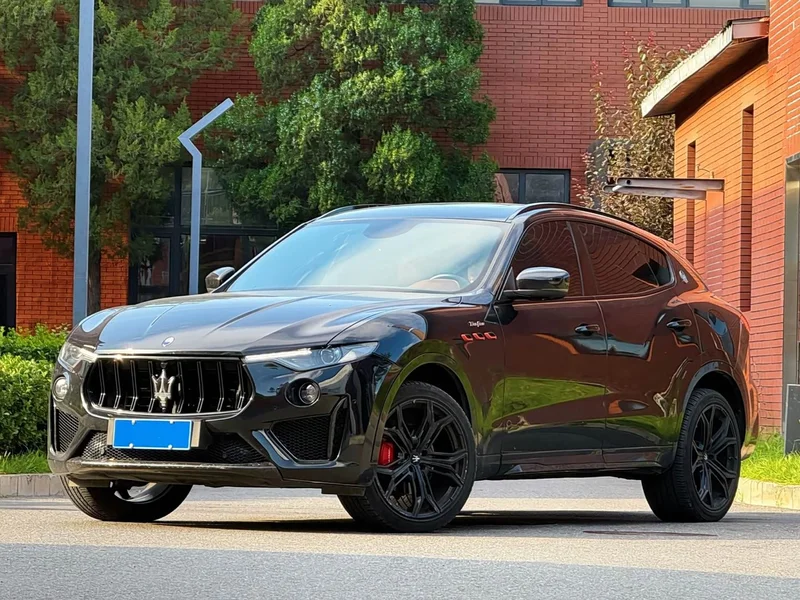 Maserati Levante — фото 1