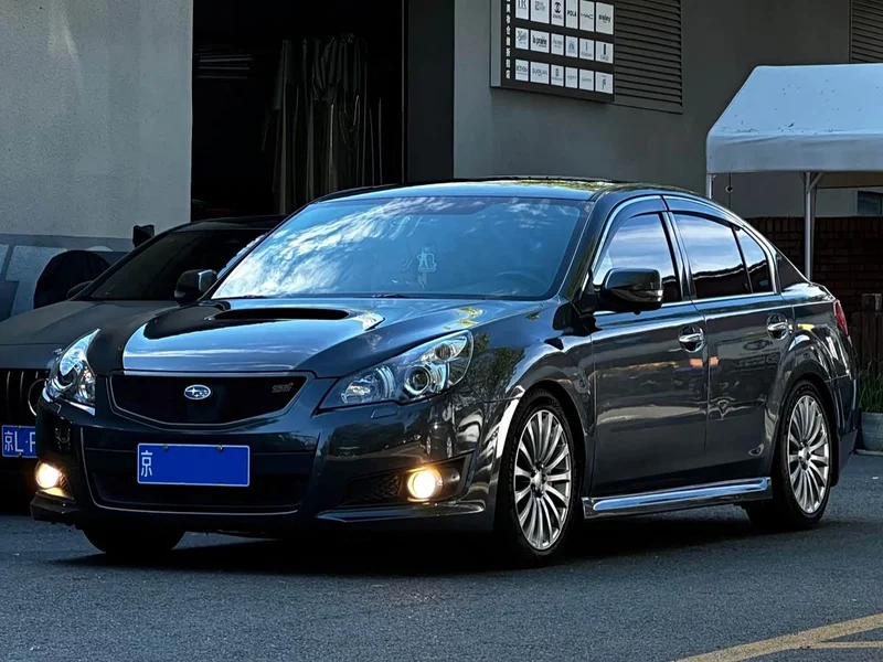 Subaru Legacy — фото 1