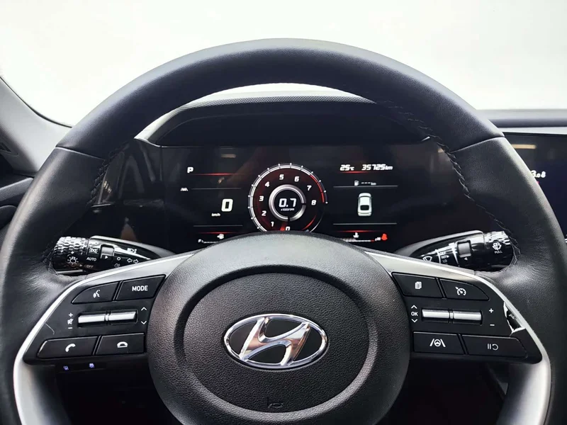 Hyundai Elantra — фото 18