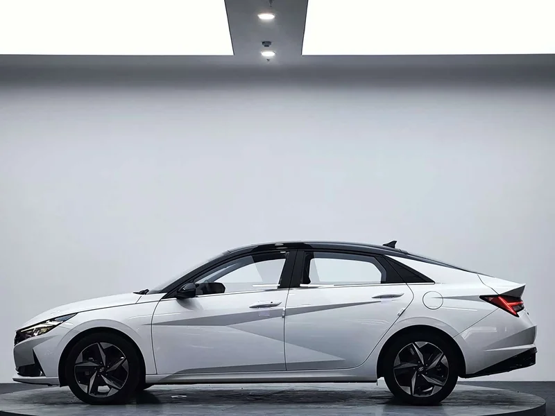 Hyundai Elantra — фото 5