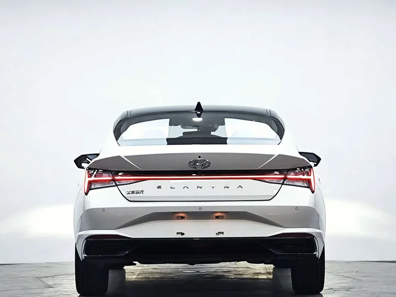 Hyundai Elantra — фото 7
