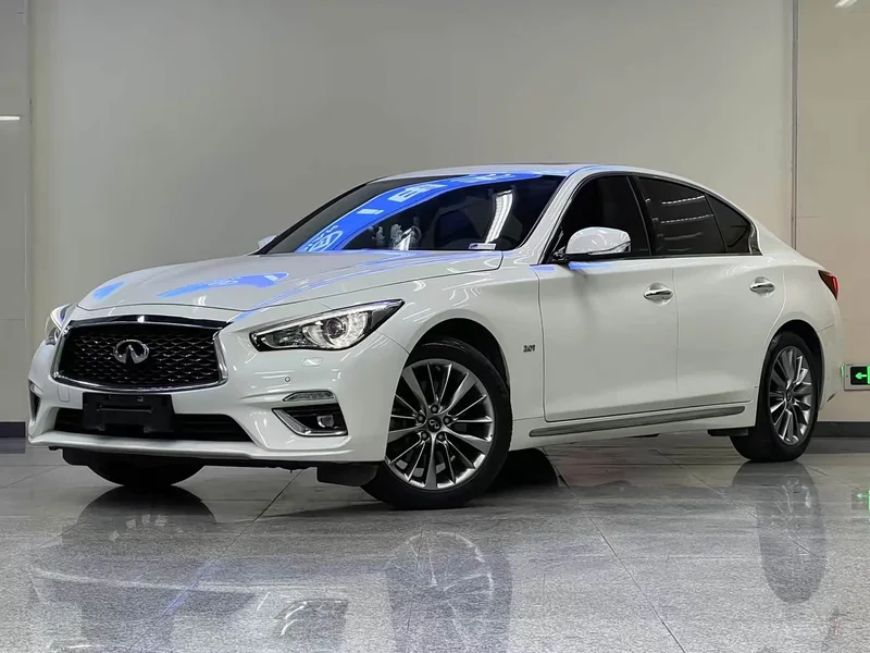 Infiniti Q50L — фото 1