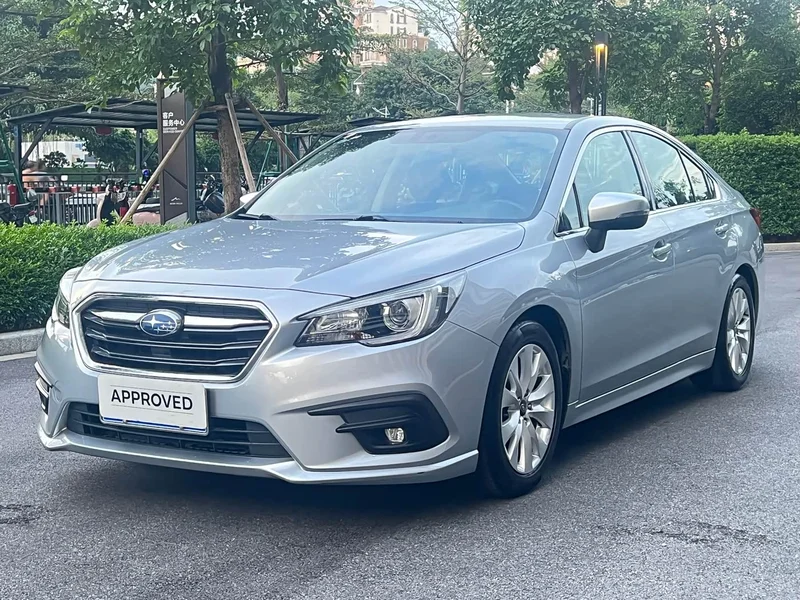 Subaru Legacy — фото 1