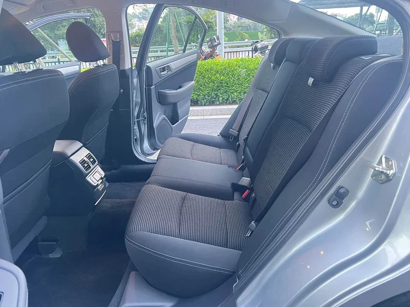 Subaru Legacy — фото 14
