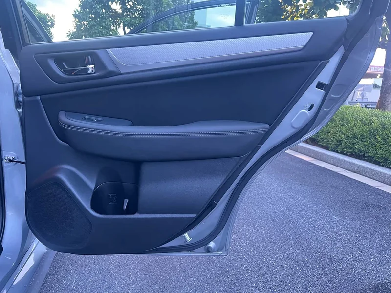 Subaru Legacy — фото 37
