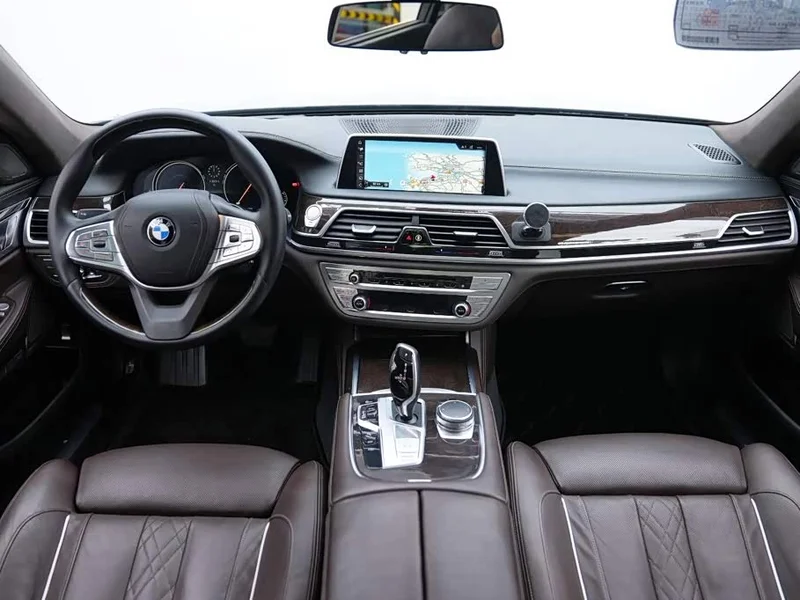 BMW 7-Series — фото 11