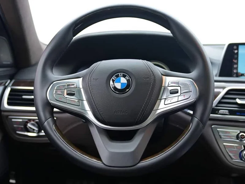 BMW 7-Series — фото 14