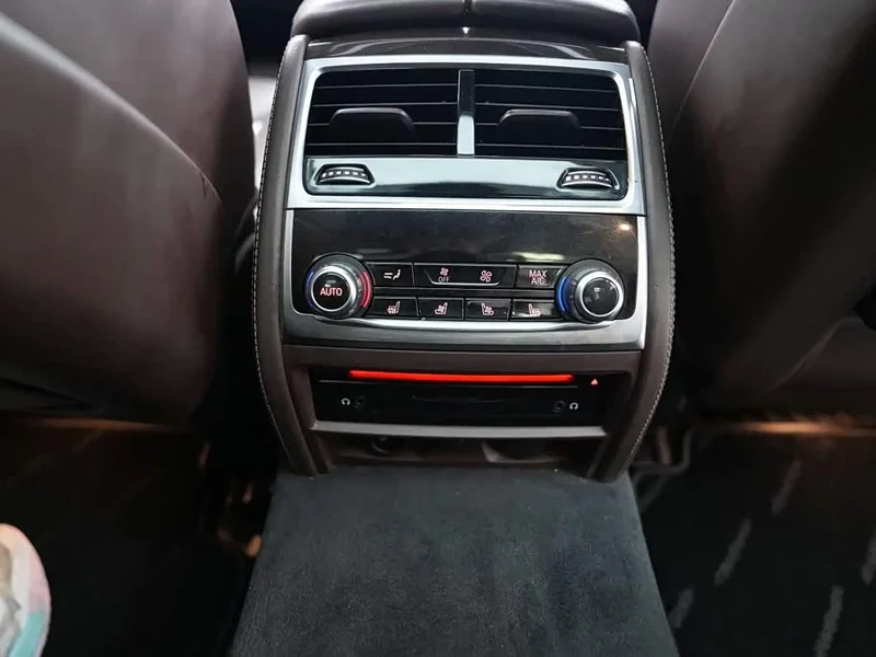 BMW 7-Series — фото 15