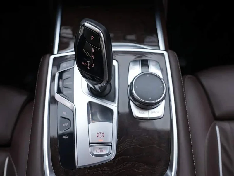 BMW 7-Series — фото 16