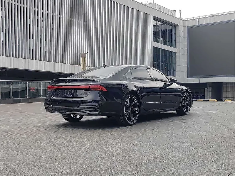 Audi A7L — фото 17