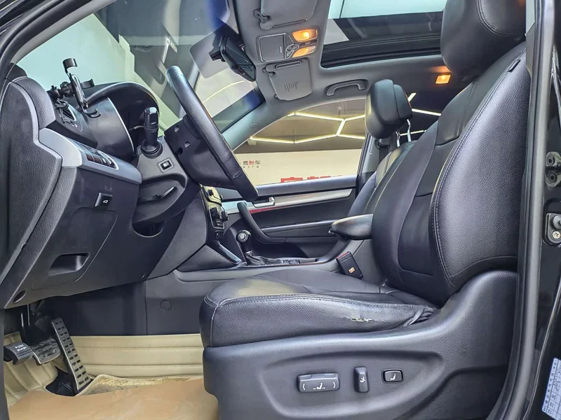 Kia Sorento — фото 6