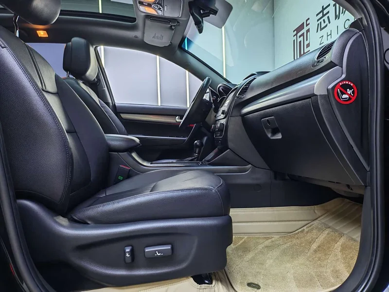 Kia Sorento — фото 7