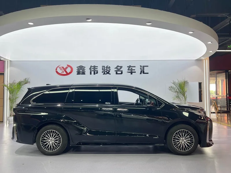 Toyota Sienna — фото 5