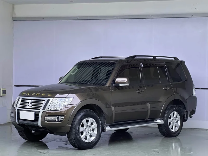 Mitsubishi Pajero (Imported)