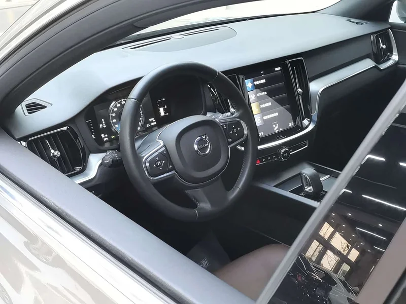 Volvo S60 — фото 13