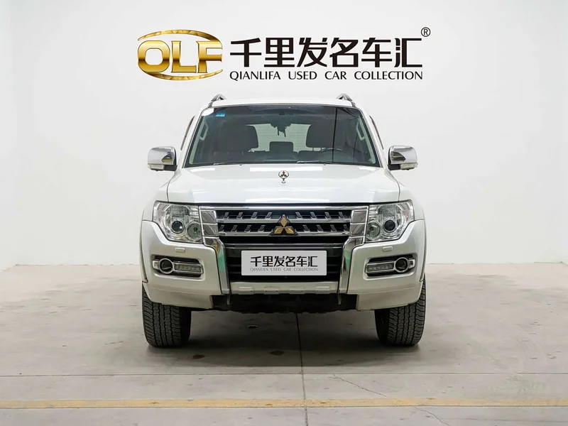 Mitsubishi Pajero (Imported)