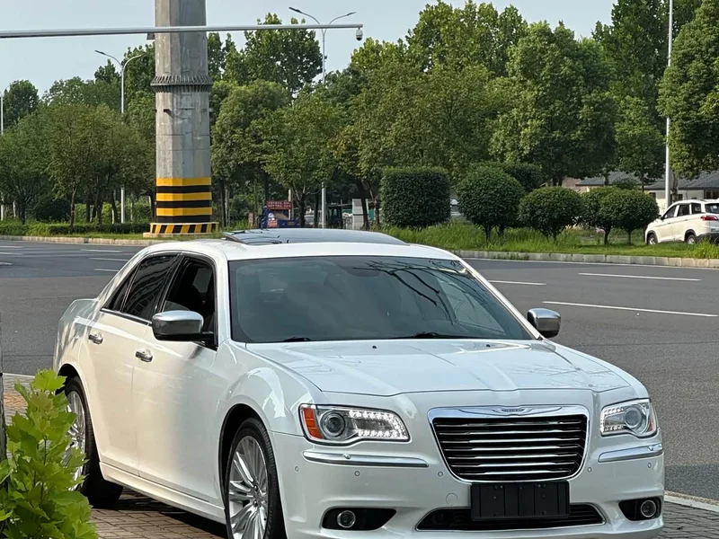 Chrysler 300C (Imported) — фото 2